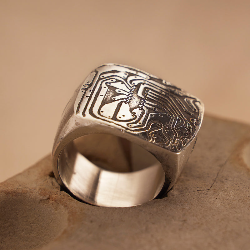 UNUN Designs_Gateway-Signet_042.jpg__PID:a559bec5-6e1f-449e-bab8-ea5292486a8f